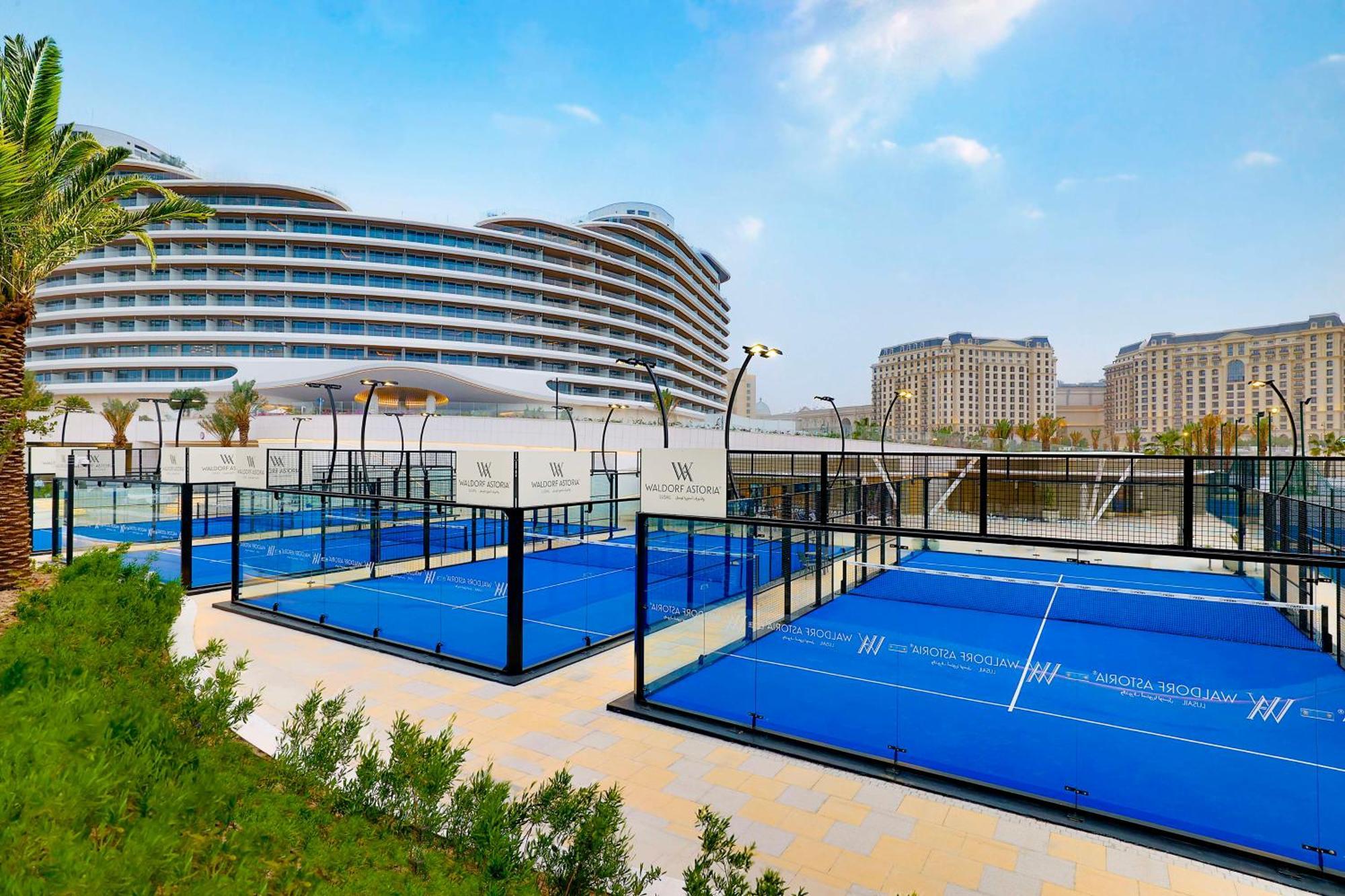 Waldorf Astoria Doha Lusail Экстерьер фото The paddle tennis courts at the complex