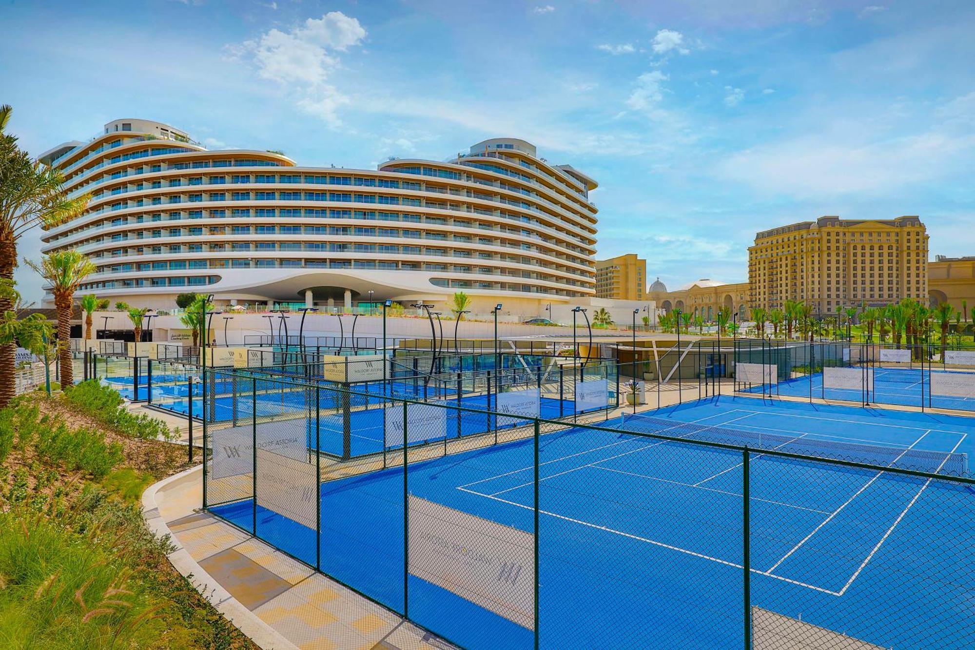 Waldorf Astoria Doha Lusail Экстерьер фото Tennis courts at Jumeirah Royal Mirage