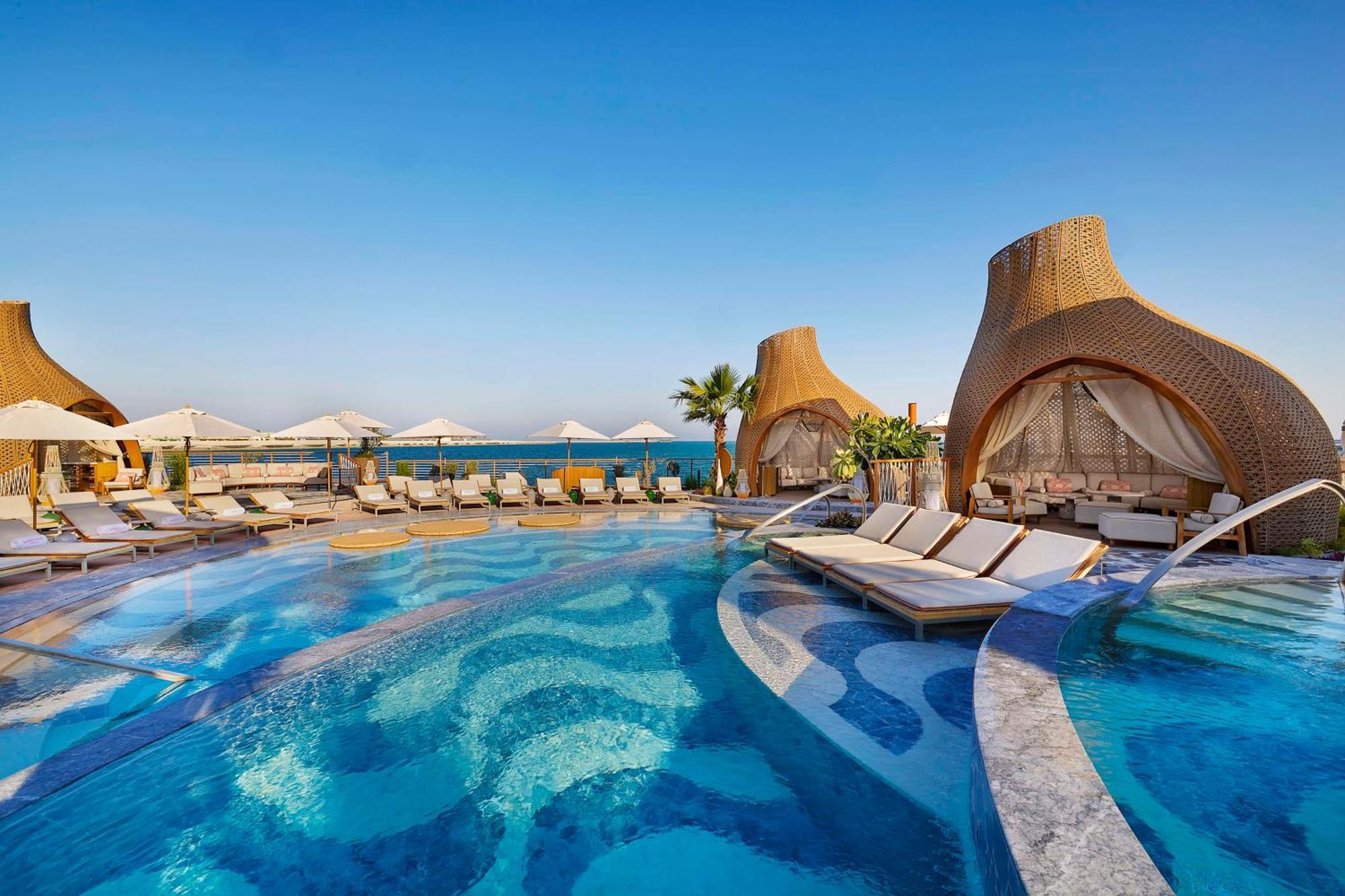 Waldorf Astoria Doha Lusail Экстерьер фото The resort's pool