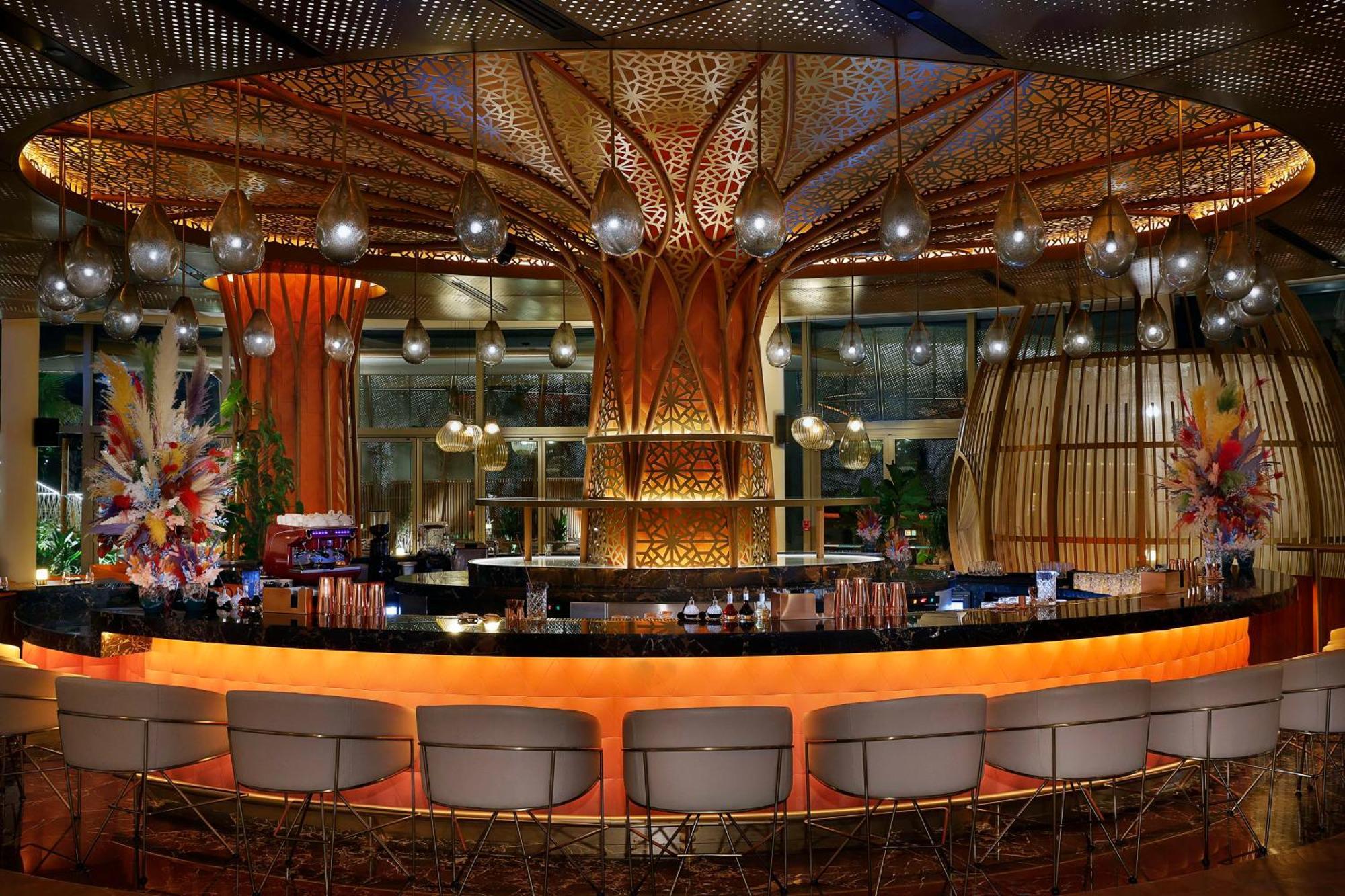 Waldorf Astoria Doha Lusail Экстерьер фото The bar at the lobby
