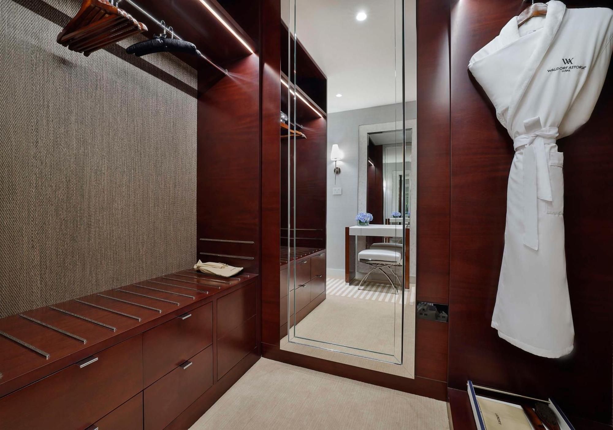 Waldorf Astoria Doha Lusail Экстерьер фото A walk-in closet