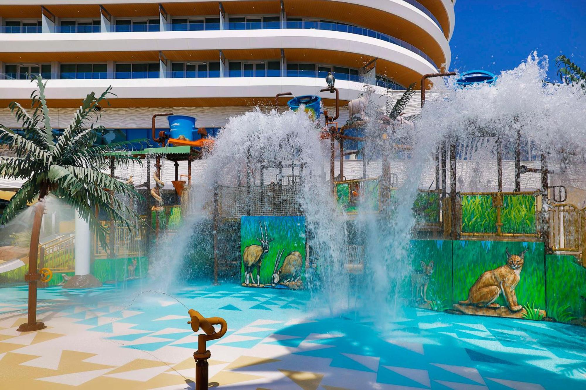 Waldorf Astoria Doha Lusail Экстерьер фото The interactive water feature at the children's area